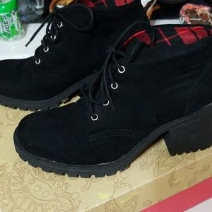 Women's Size 7 American Rag Shoes